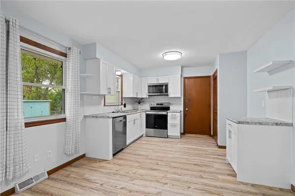 126 SE Moore ST, Blue Springs, MO 64014