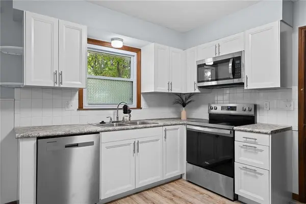 126 SE Moore ST, Blue Springs, MO 64014