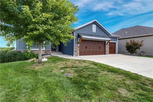 8311 Pickering ST, Lenexa, KS 66227