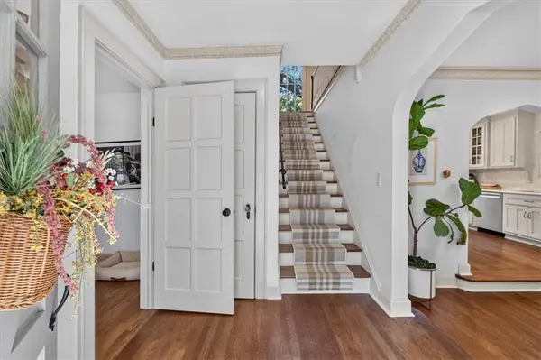 6848 Edgevale RD, Kansas City, MO 64113