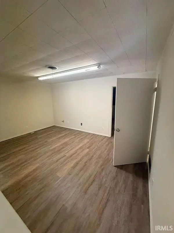 35 W MARKET ST, Huntington, IN 46750