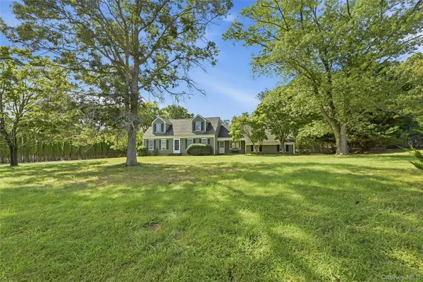 43 Farm RD, Wading River, NY 11792