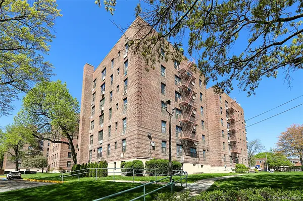 224-24 Union TPKE #4H, Oakland Gardens, NY 11364