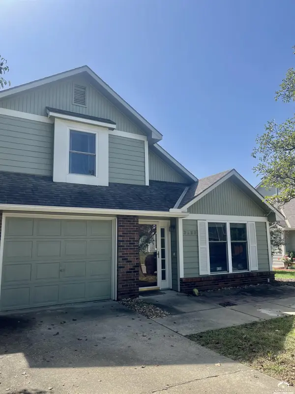 2222 Breckenridge DR, Lawrence, KS 66047