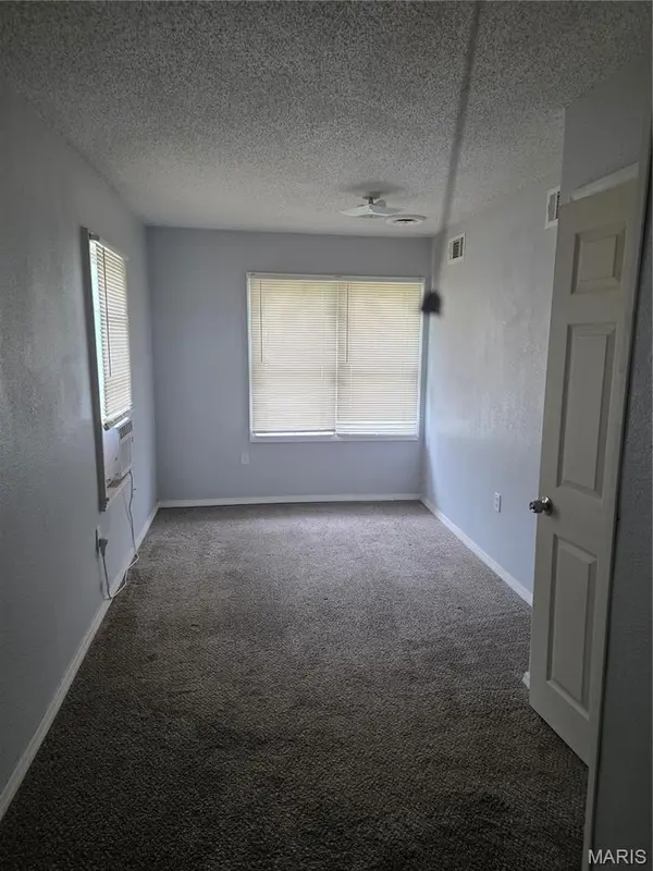 526 Valencia DR, Belleville, IL 62223