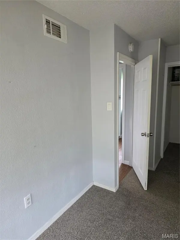 526 Valencia DR, Belleville, IL 62223