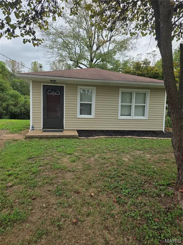 526 Valencia DR, Belleville, IL 62223