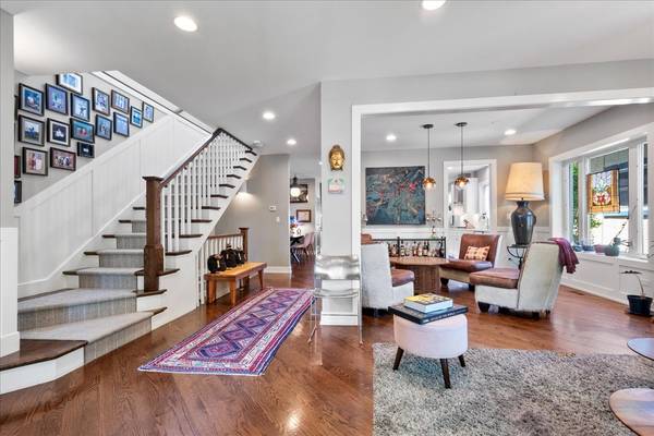 1130 Dewey AVE, Evanston, IL 60202