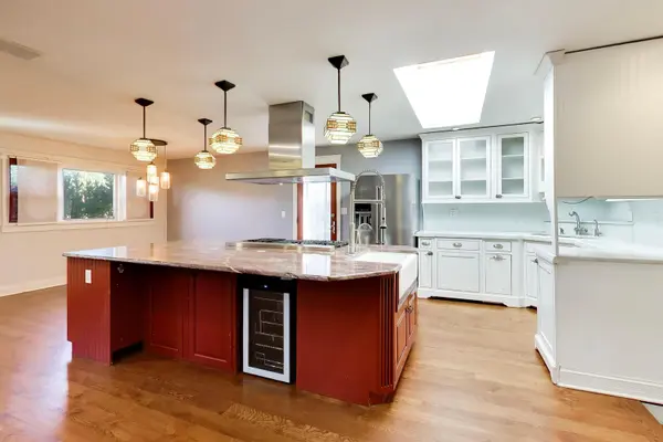 5545 Oakton ST, Morton Grove, IL 60053