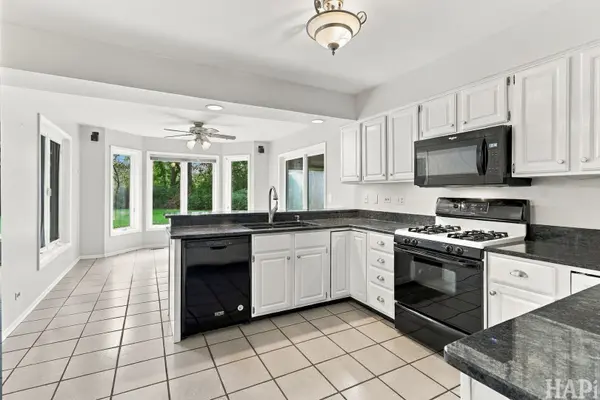 22 Bruce CIR N, Hawthorn Woods, IL 60047