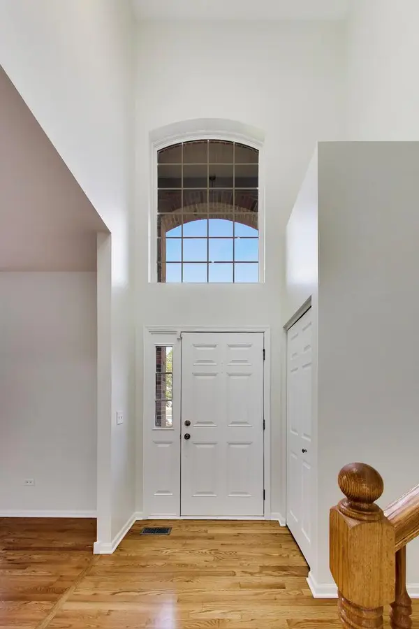 2932 Forest Creek LN, Naperville, IL 60565