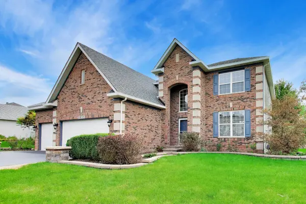2932 Forest Creek LN, Naperville, IL 60565