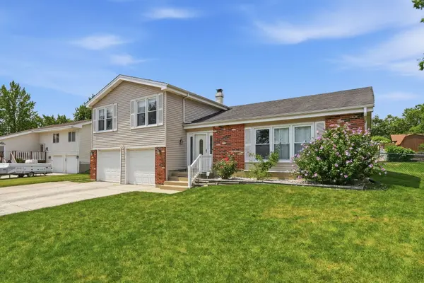 316 PLYMOUTH LN, Bloomingdale, IL 60108