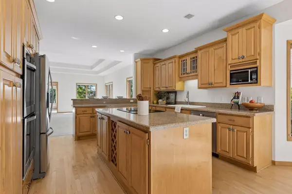 9296 Tewsbury BND, Maple Grove, MN 55311