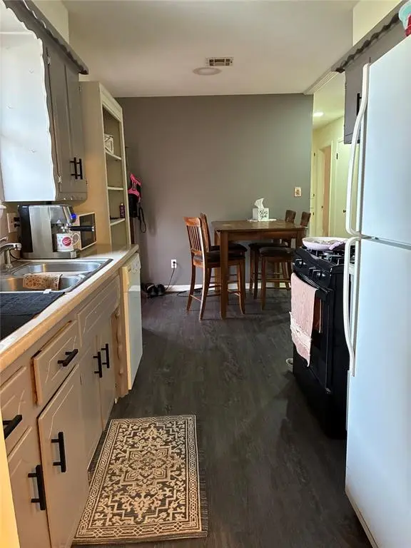 911 SW 2nd ST, Moore, OK 73160