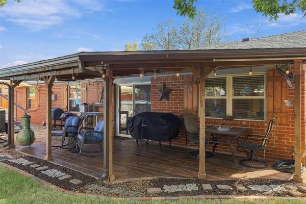 11613 Lochwood DR, Yukon, OK 73099