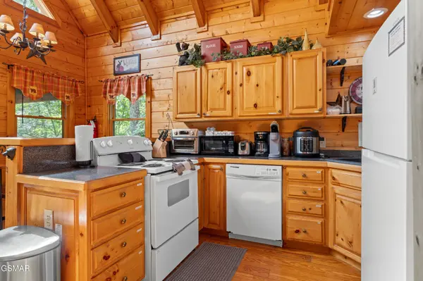 2308 Whipoorwill Hill Way, Sevierville, TN 37862