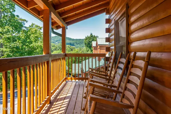737 Chickasaw Gap Way, Pigeon Forge, TN 37863