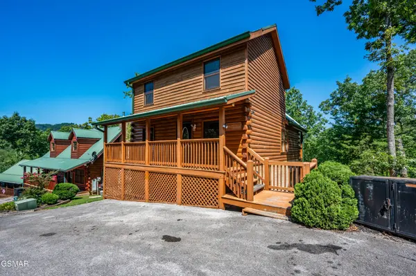 737 Chickasaw Gap Way, Pigeon Forge, TN 37863