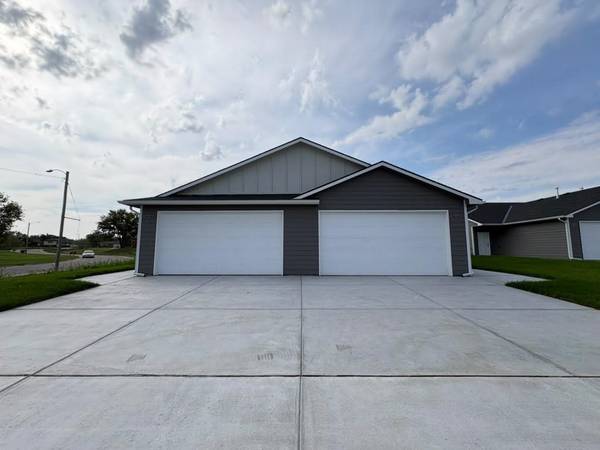 2973 S BUNKER HILL CT #100 & #200, Wichita, KS 67210