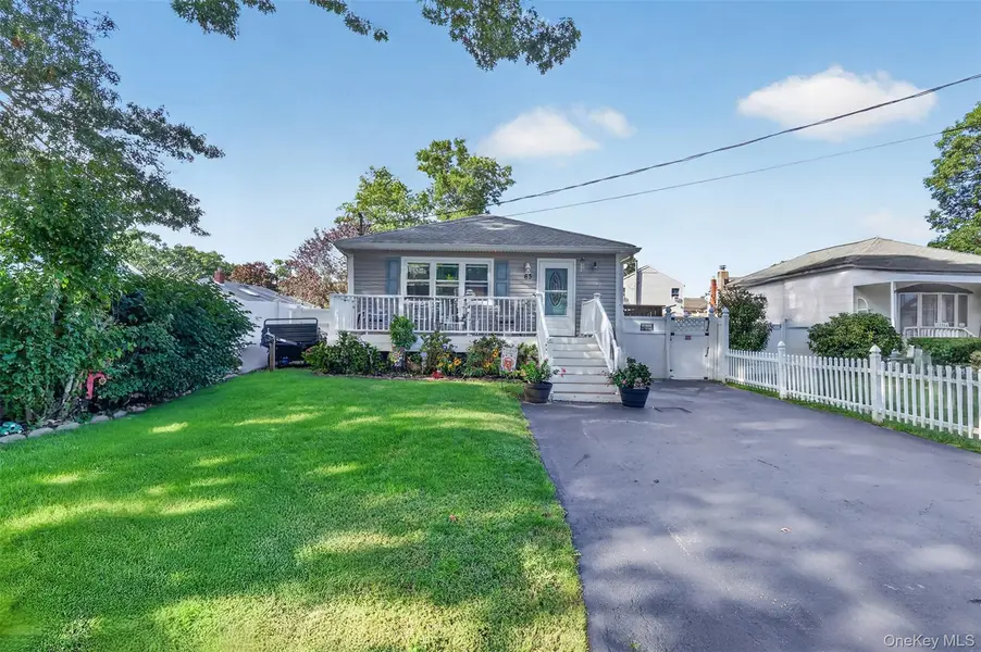63 4th ST, Ronkonkoma, NY 11779