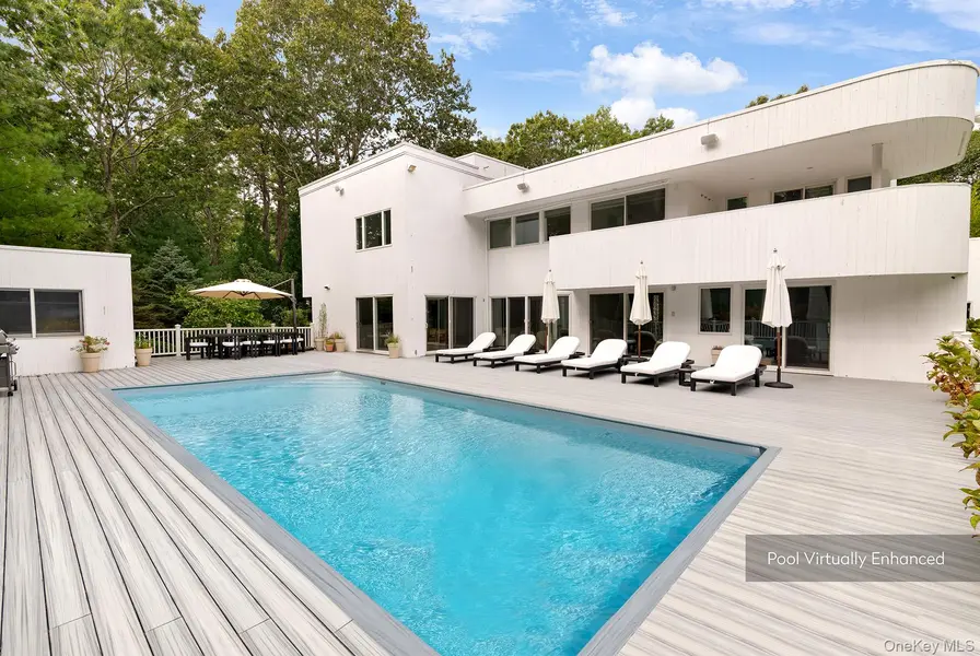 7 Quarty CIR, East Hampton, NY 11937