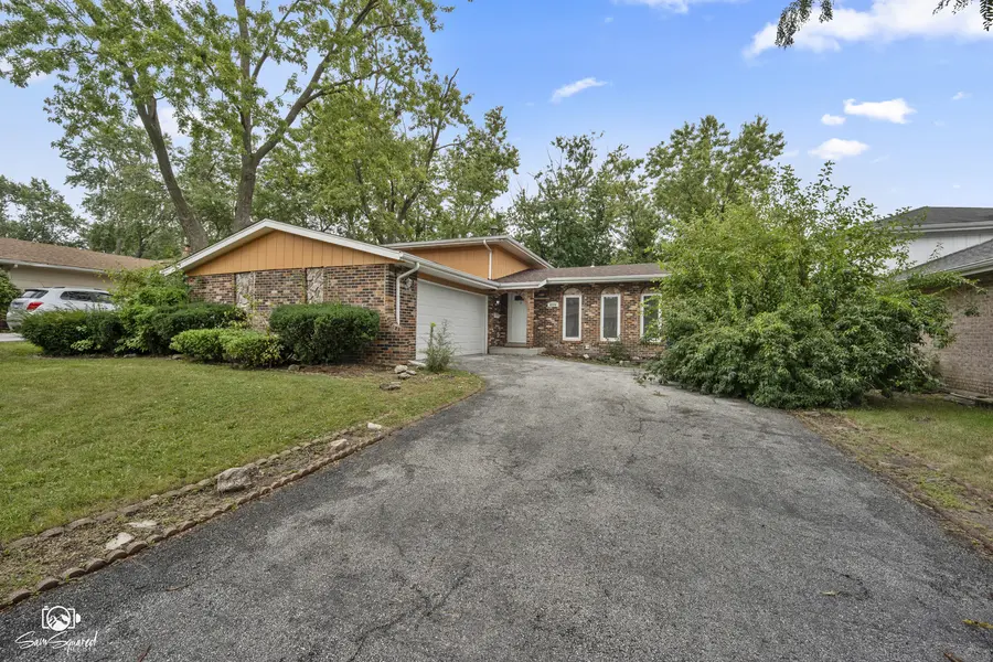 4329 Applewood LN, Matteson, IL 60443