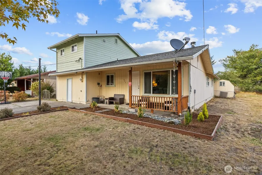 205 Montana ST N, Rainier, WA 98576