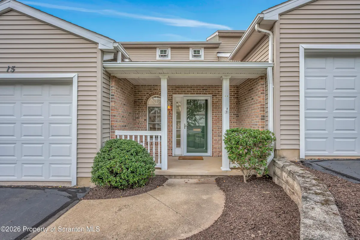 15 Waterford RD #BLDG 12, South Abington Twp, PA 18411
