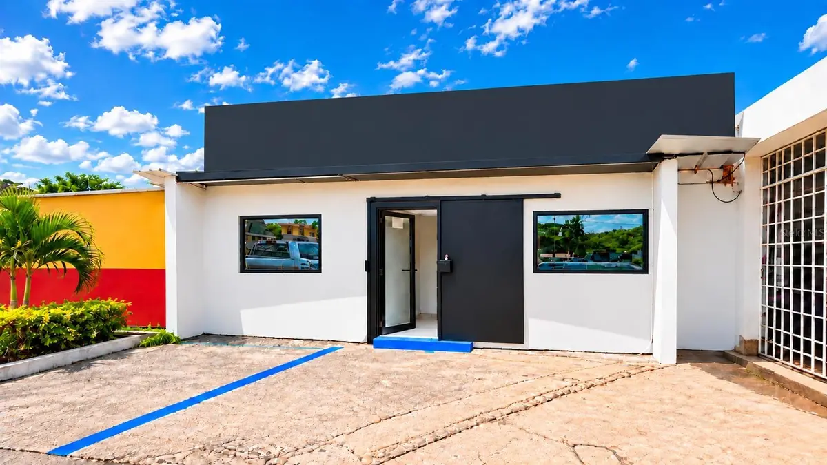 CARR. #2 KM 42.1 LOCAL #3 COMERCIAL BO. ALGARROBO, Vega Baja, PR 00693