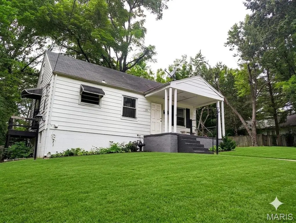 19 N Harvey AVE, Ferguson, MO 63135