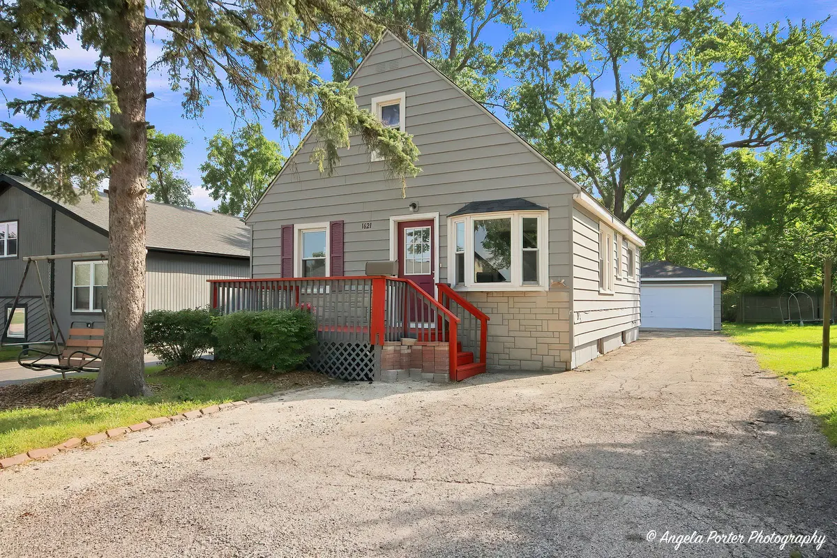1621 ROUND LAKE DR, Round Lake Beach, IL 60073
