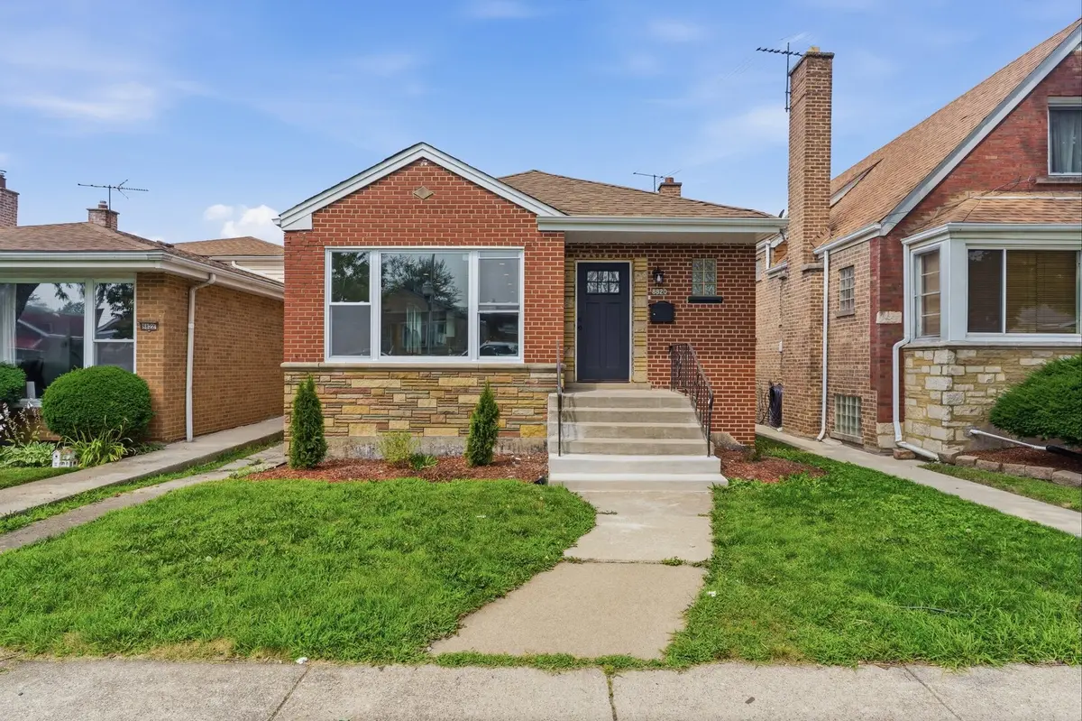 8820 S Ridgeland AVE, Chicago, IL 60617