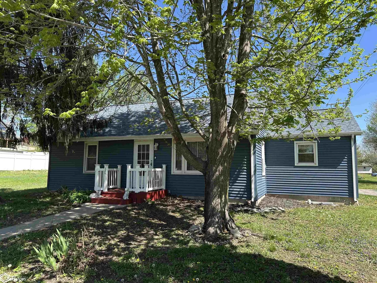 306 Oak ST, Keosauqua, IA 52565
