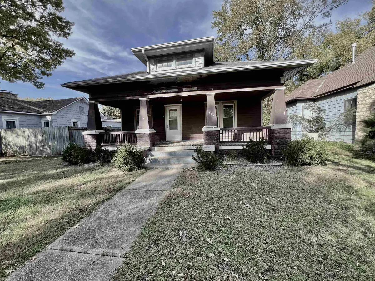 1204 E 11th AVE, Winfield, KS 67156