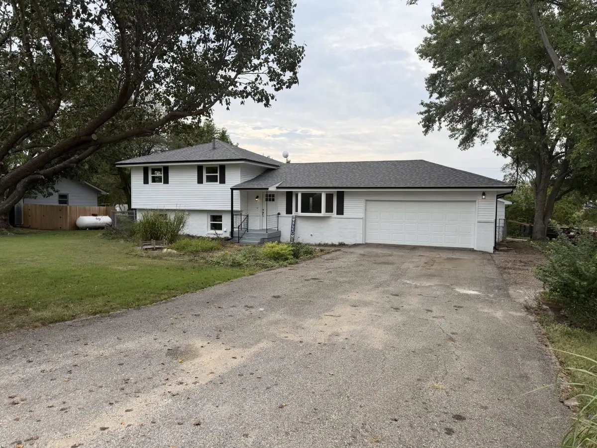 349 Robson, Salina, KS 67401