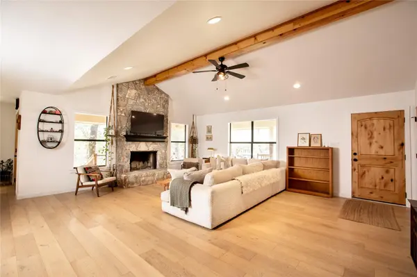 301 Lander LN, Dripping Springs, TX 78620