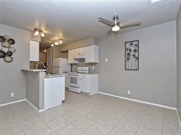 8905 Pineridge DR #B, Austin, TX 78729