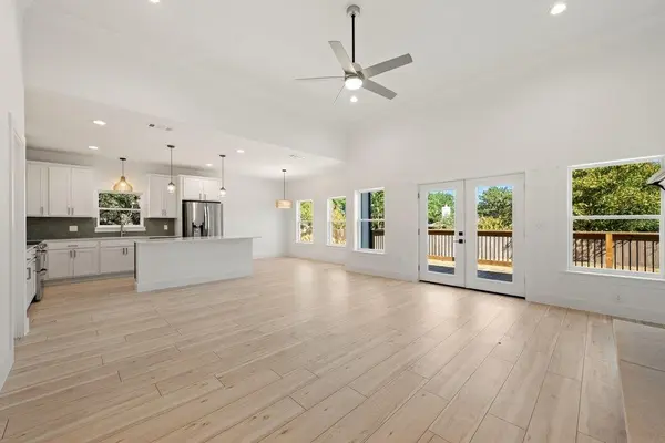 4 Dalewood DR, Wimberley, TX 78676