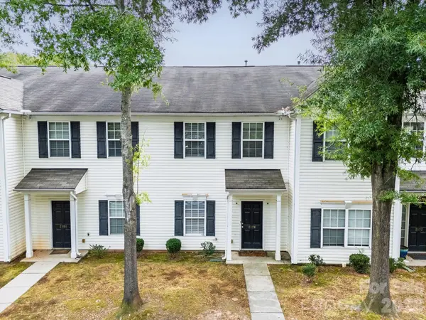 2176 Winthrop Chase DR, Charlotte, NC 28212