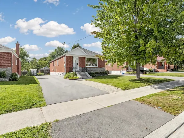 28 Ionview RD, Toronto E04, ON M1K 2Z4