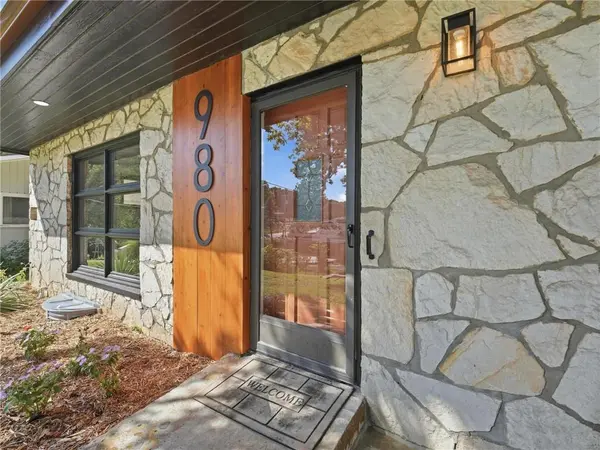 980 NW South Shore DR, Lake Waukomis, MO 64151