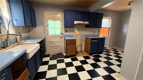 306 Meyer BLVD #E, Kansas City, MO 64113
