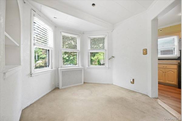 115-09 Parkway DR, Elmont, NY 11003