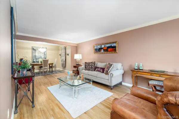 55 Lenox #2N, Rockville Centre, NY 11570
