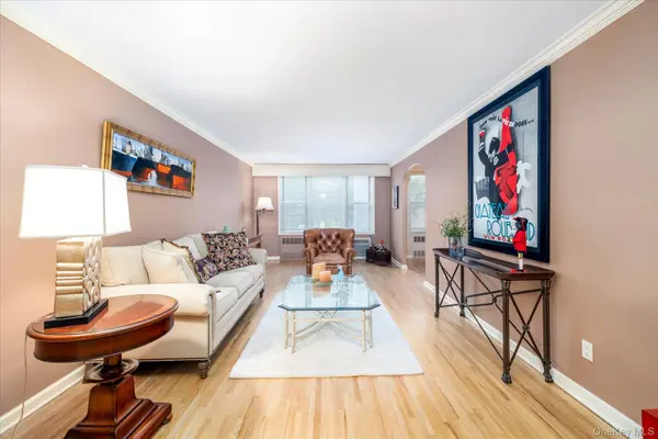 55 Lenox #2N, Rockville Centre, NY 11570