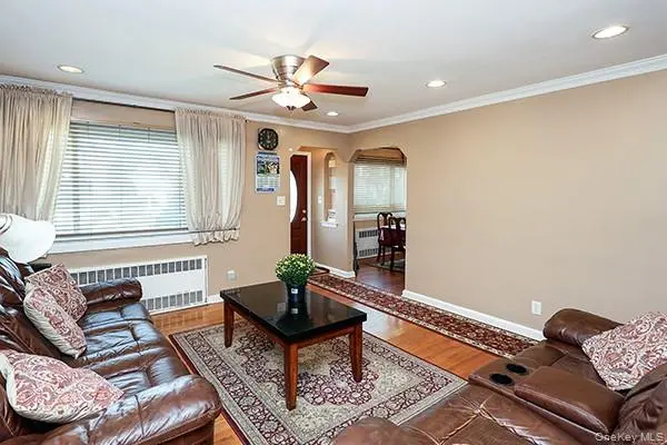 1408 Lowell AVE, New Hyde Park, NY 11040