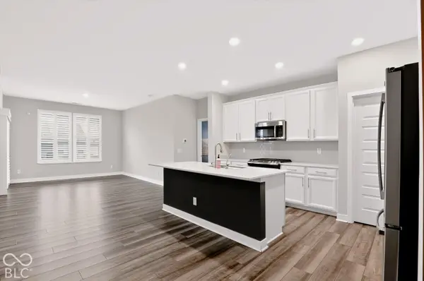 3644 Chalmers DR, Bargersville, IN 46106