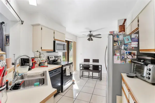 556 AWIN CIR SE, Palm Bay, FL 32909