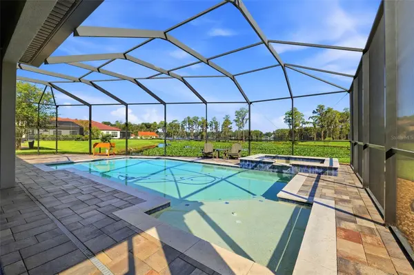5157 LAKECASTLE DR, Tampa, FL 33624
